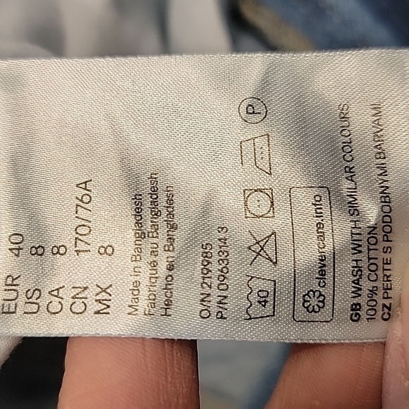 H&M  Size 8 Loose Mom Jeans, Light Wash, Distressed, Gently Used Condition - Picture 13 of 13